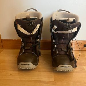 Like new Salomon boots